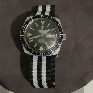 Vintage Le Jour Diver Swiss Automatic 17J Day/Date NATO Black